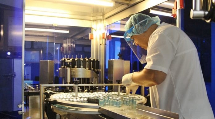 UCR envasa primer lote del posible fármaco contra coronavirus