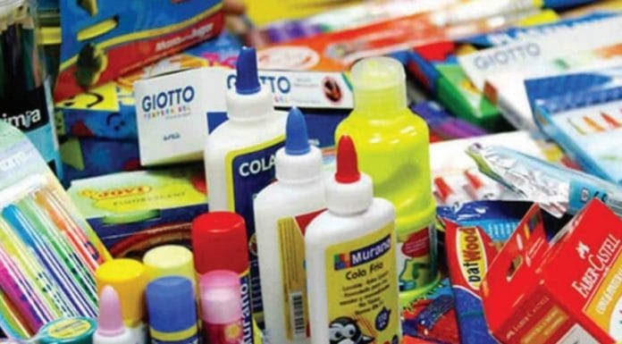 Infocoop dona 3 mil paquetes de útiles escolares a niños de Limón, Puntarenas y Alajuela