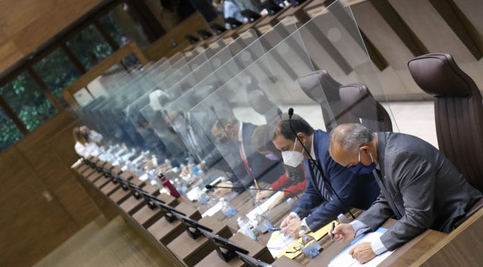 Diputados dan primer debate a ley de generación (eléctrica) distribuida