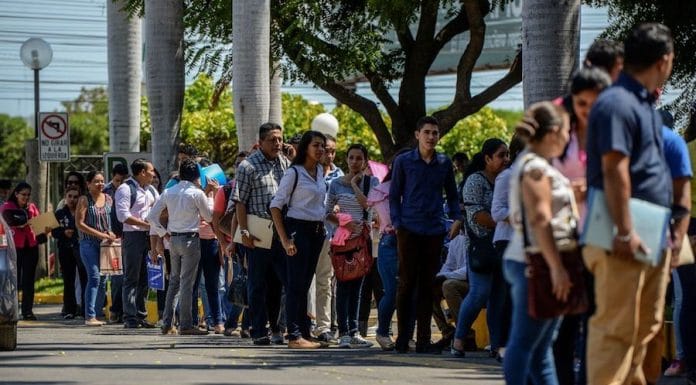 Vacunas y flexibilidad en medidas anti Covid permiten leve repunte en el empleo