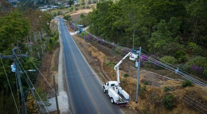 Sectores coinciden en modernizar el sistema eléctrico de manera gradual y bajo el modelo solidario