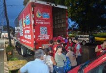 Mov. Coop y AOES entregan más de 1.000 diarios a familias afectadas por inundaciones en el Caribe