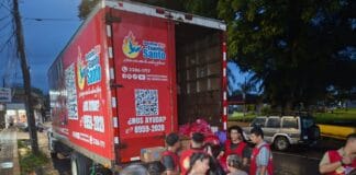 Mov. Coop y AOES entregan más de 1.000 diarios a familias afectadas por inundaciones en el Caribe
