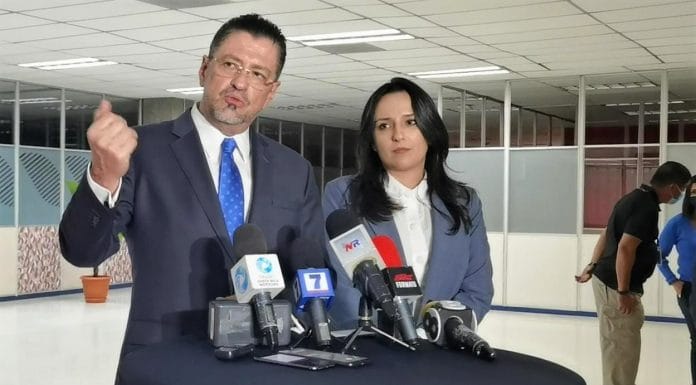 Decretos de vacunación y mascarillas brillan por su ausencia
