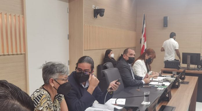 45 para 57, diputados señalan exceso de comisones propuestas