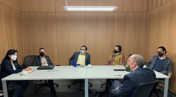 Frente Amplio y Rodrigo Arias discuten ‘pulgas’ en proyecto para ampliar jornadas de trabajo