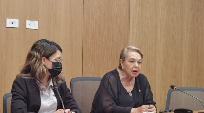 Gloria Navas pide convocar proyecto del Frente Amplio para sacar al 9-1-1 de la Regla Fiscal