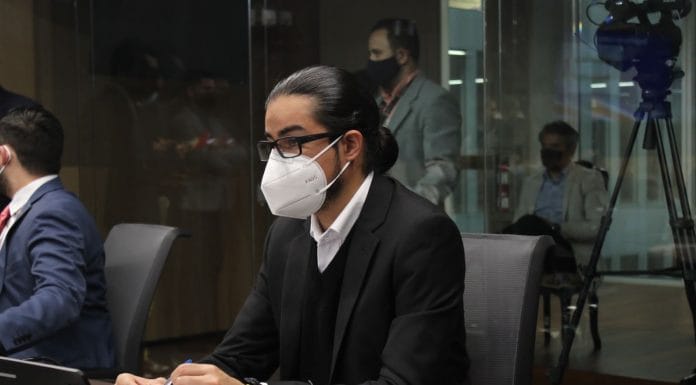Frente Amplio busca traerse abajo aumento en salarios de ministros