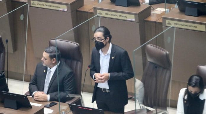 Frente Amplio: Texto sustitutivo de jornada 4-3 no es resultado de la mesa de diálogo