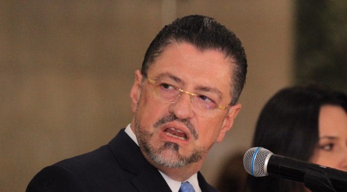 Presidente Chaves viaja a Cumbre de las Américas diezmada, 8 jefes de Estado se ausentan