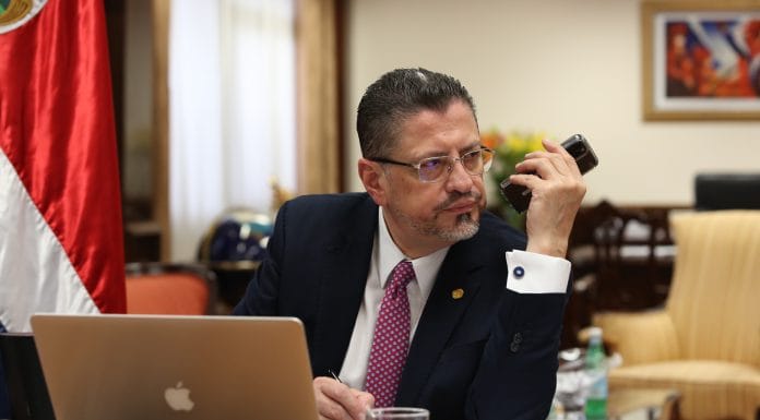 Rodrigo Chaves duplica opiniones positivas de Alvarado para mismo periodo en Gobierno
