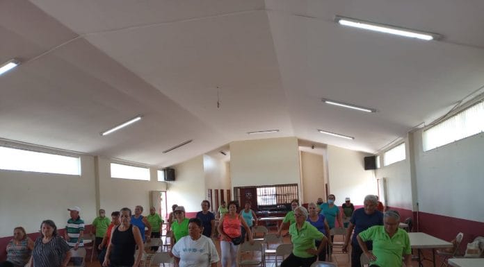 Adultos mayores más fuertes tras regreso de clases de ejercicio en Coopesalud