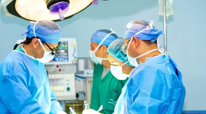 Médicos buscan solución a la fuga de especialistas en hospitales