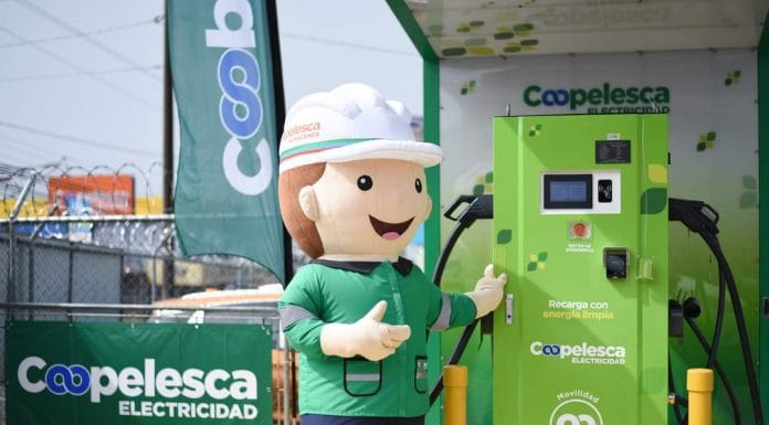 Coopelesca inaugura su primer estación de carga rápida para vehículos en Ciudad Quesada