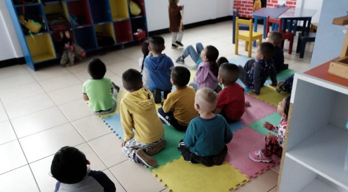 Regla Fiscal tiene a niños durmiendo en el piso de los albergues del PANI