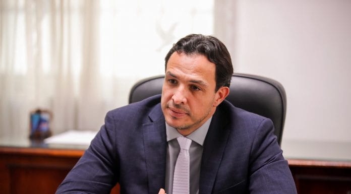 Gobierno destituye a Mario Arce, presidente del Incofer
