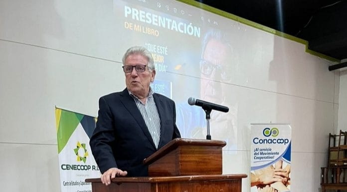 ‘Que esté mejor cada día’: Rolando Araya Monge presentó al Movimiento Cooperativo su nuevo libro