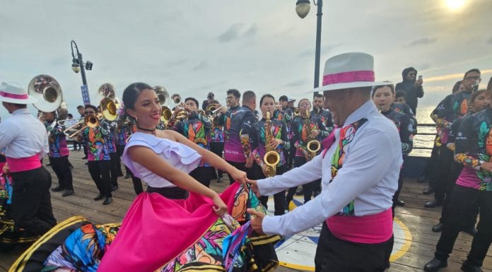 Banda Municipal de Zarcero deleitó a turistas y locales en el muelle de Santa Mónica en California