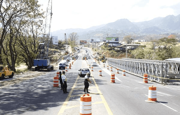 Dos puentes y 30 oficiales de tránsito permanentes liberarían megapresa en San José