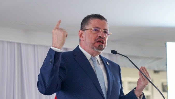 Presidente critica Ley de Usura pero no cree que Asamblea pueda discutirla