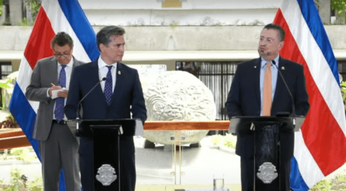 Presidente se reunirá con jefes de fracción para analizar explotación de oro en Crucitas