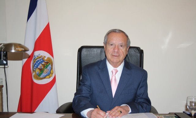 Costa Rica debe liderar desarrollo de nuevas democracias