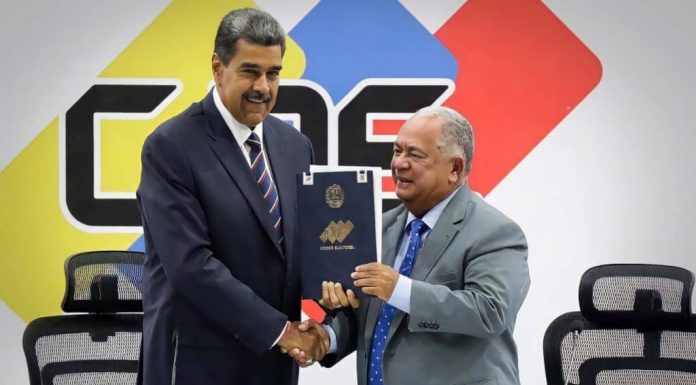 A 12 horas de dar a conocer los resultados Consejo Nacional Electoral declara presidente a Maduro