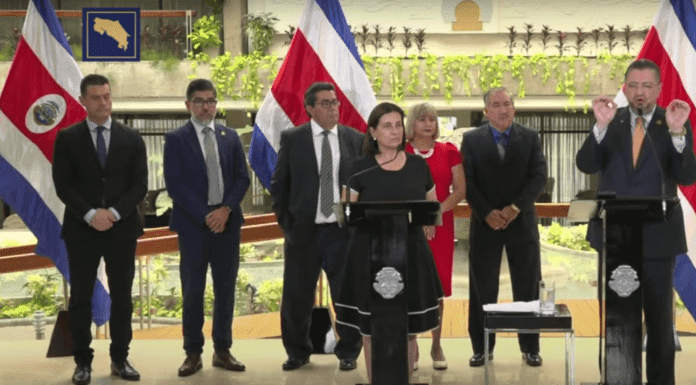 Presidente Chaves defiende adjudicación de la Caja a Cooperativas de Salud