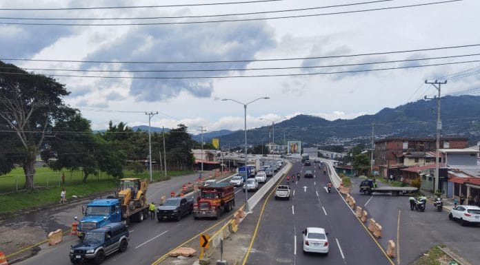Chaves pone en servicio paso a desnivel en Hatillo y agiliza paso por circunvalación