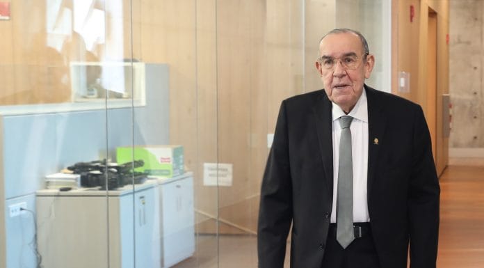 Neumonía viral aleja nuevamente a Rodrigo Arias del congreso