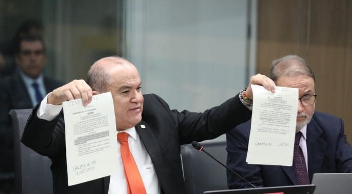 Presidente del Banco Popular critica a diputados por “querer atacar” la institución
