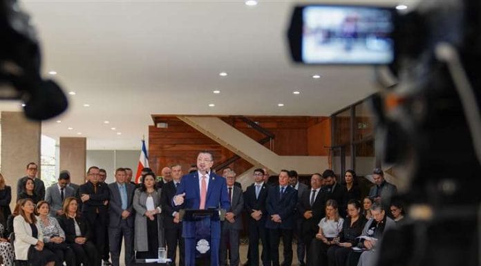 Encuesta UCR: Chaves alcanza 63% de opiniones favorables sobre su gestión