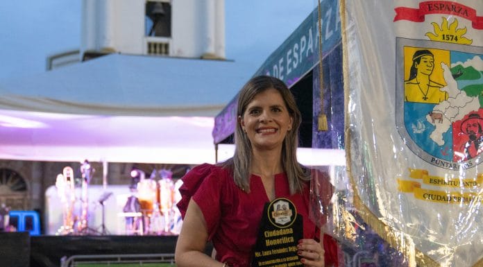 Esparza declara a la Ministra de la Presidencia “Ciudadana Honorífica e hija ilustre”