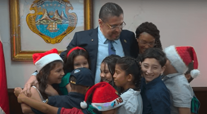 Niños agradecen a gobierno “nuestros regalos” que mejoran el país