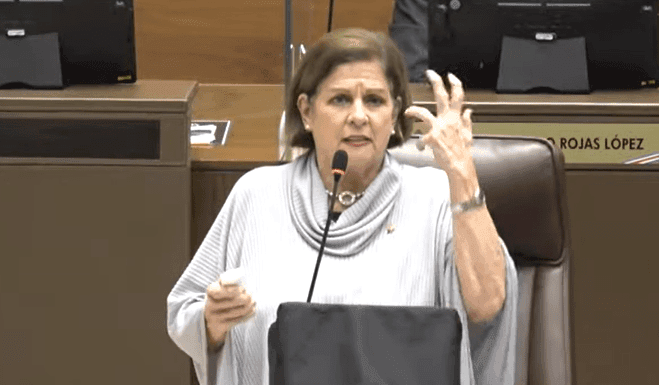Pilar Cisneros califica de “criminal” manipulación de datos para generar sobreprecio