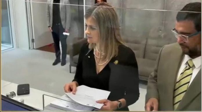 Laura Fernández presenta proyecto de ley para frenar pensiones de lujo, “nosotros podemos llegar hasta ahí”
