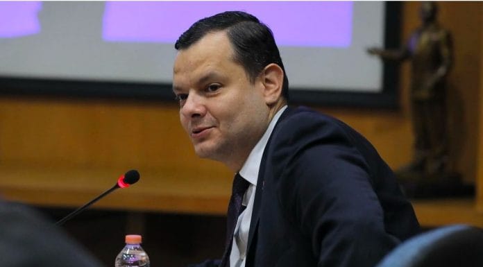 Presidente del PUSC deja el cargo por aspiraciones presidenciales