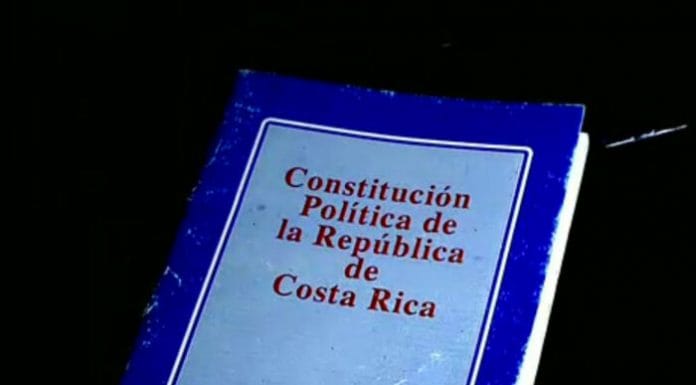 Chaves responde con la Constitución Política a Fiscal General