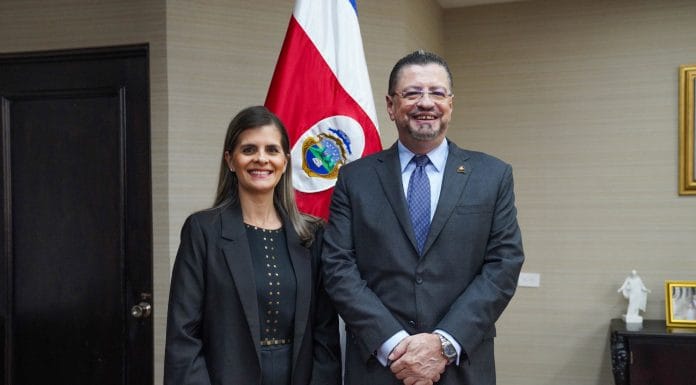 “Laura Fernández va a ser imposible reponerla”, asegura Chaves quien no se decide por el reemplazo