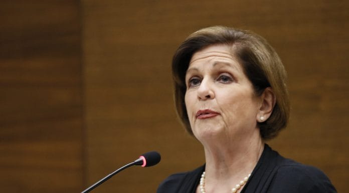 “Un truco parlamentario” impidió que diputados analizaran veto a ley de vuelos baratos
