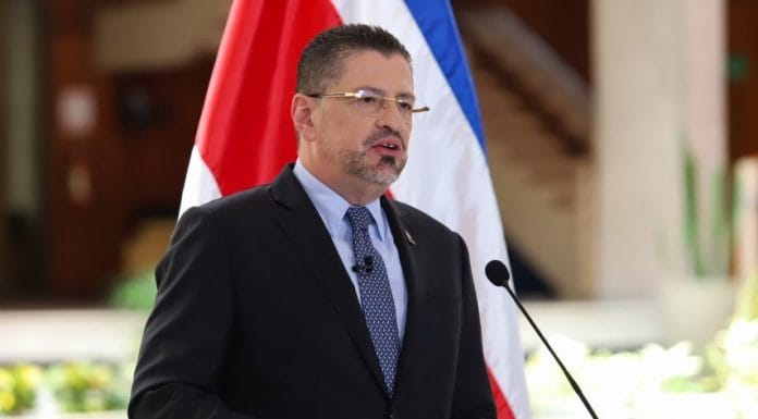 Presidente pide a costarricenses que le reclamen “el día que yo dejé de ser luchador por sus intereses”