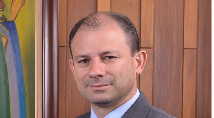 Se cae “Barrenador”: Suspenden a gerente financiero de la CCSS por anomalías en informes financieros