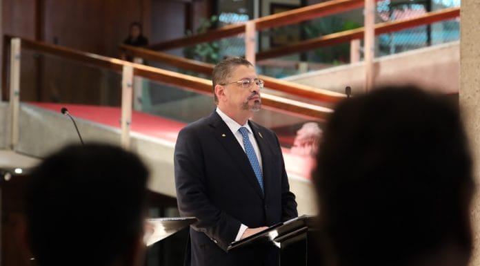 “No ha habido un gobierno con un 54% de apoyo a esta altura”, responde Chaves a encuesta del CIEP