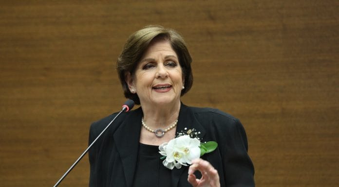 “La gente se siente burlada y estafada por este congreso convertido en un teatro politiquero”, asegura Pilar Cisneros