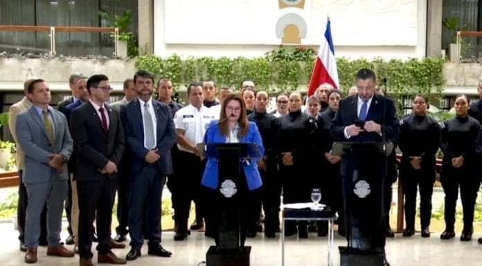 Gobierno logra acuerdo con Canatrans para trasladar a policías de Fuerza Pública sin costo