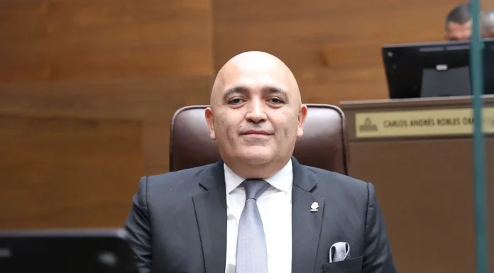 PUSC señala al PLN y al FA por no apoyar vía rápida para plan de jornadas 4X3