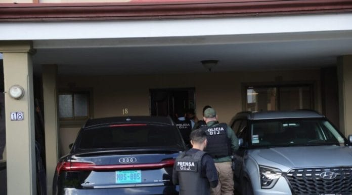 Detienen a cuatro personas por supuesta corrupción en arreglo de pista del Daniel Oduber