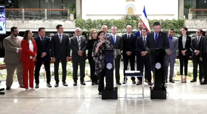 Presidente Chaves y empresarios advierten sobre riesgos por no dar vía rápida a 4×3