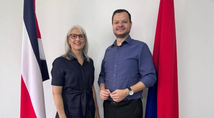 Juan Carlos Hidalgo propone a Abril Gordienko para diputada por San José