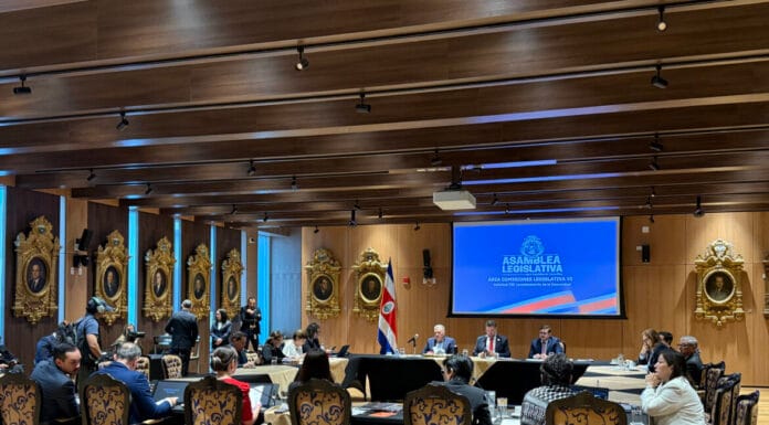 Comparecencia de Chaves arranca con limitante a defensa técnica: “es un día vergonzoso para la Patria”